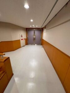 イベントホール改修に伴う床張り替え工事 シート設置 完工