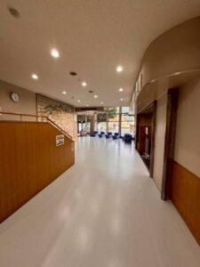 イベントホール改修に伴う床張り替え工事 シート設置 完工